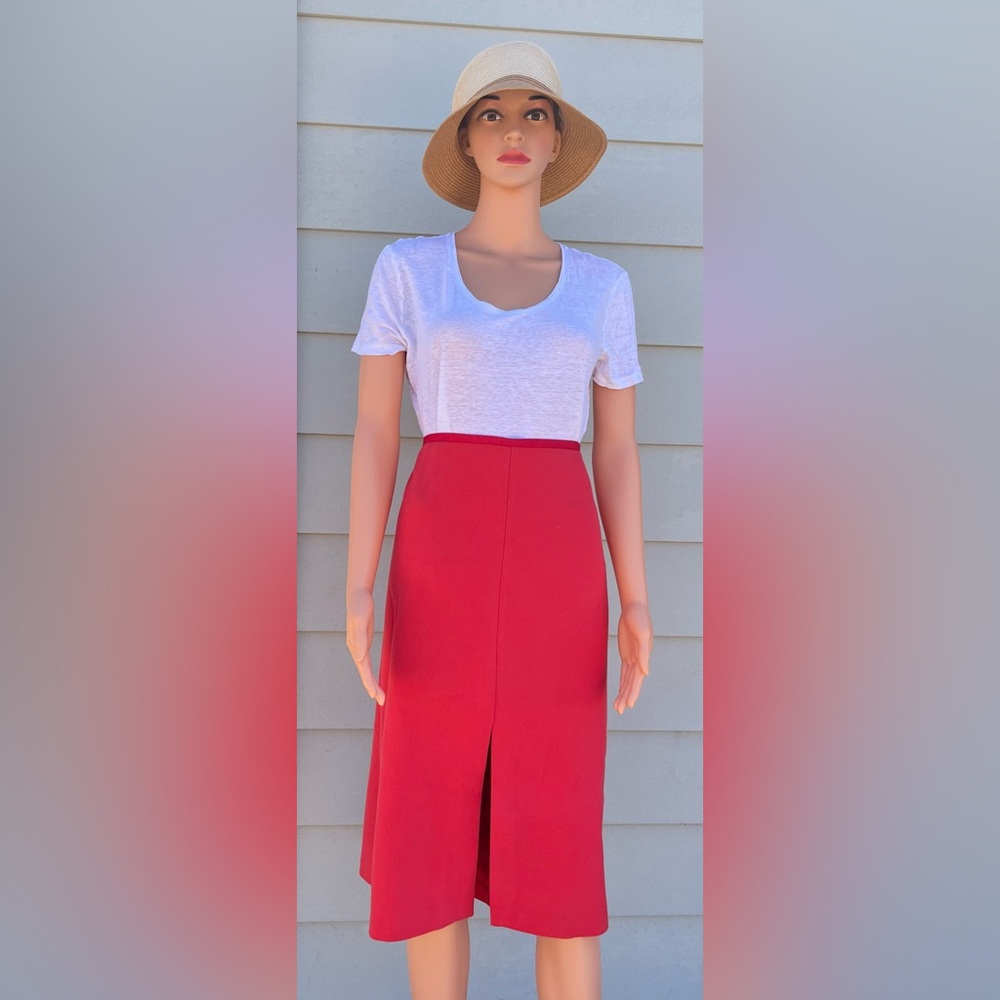 Lovely Ann Taylor skirt, a line with front slit. Worn once, size 14.